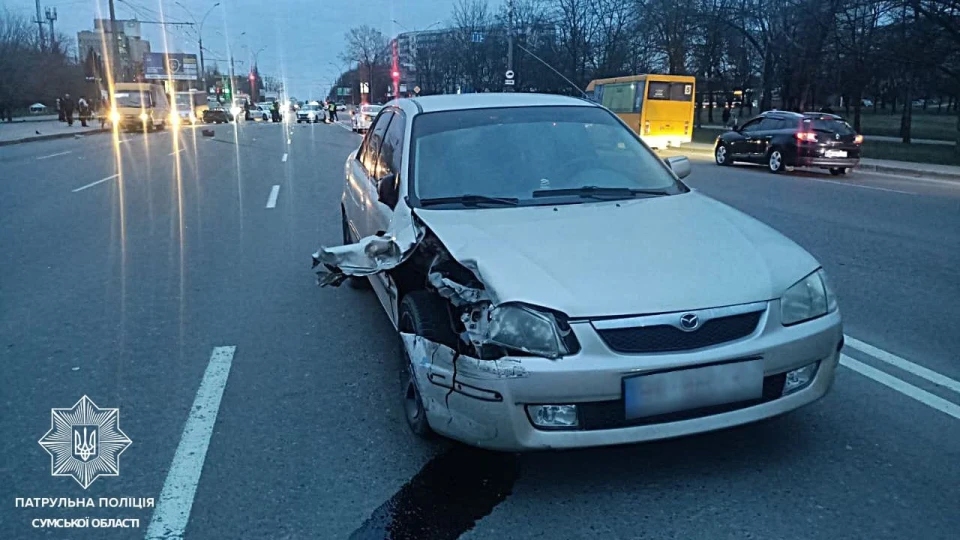 У Сумах сталася потрійна аварія за участю навчального авто фото №2