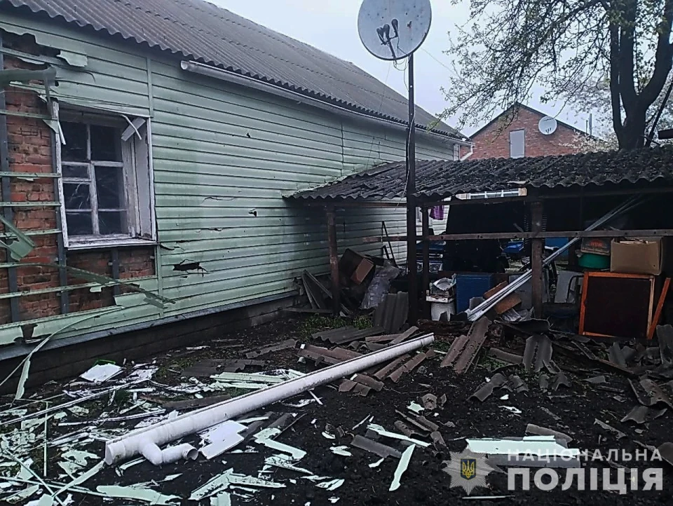Окупанти завдали ударів по Сумщині: 5 будинків пошкоджено, 1 людина поранена (фото) фото №4