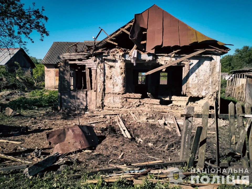 Російські окупанти поранили людину на Сумщині: пошкоджено будинки, автівки та ЛЕП  фото №3