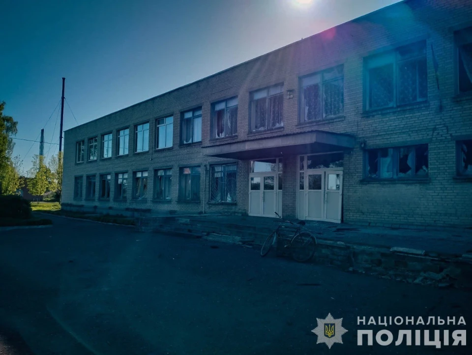 Російські окупанти поранили людину на Сумщині: пошкоджено будинки, автівки та ЛЕП  фото №8