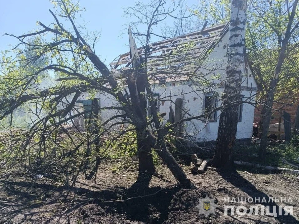 Російські окупанти обстріляли Сумщину: 1 поранений, 8 пошкоджених будинків і авто фото №4