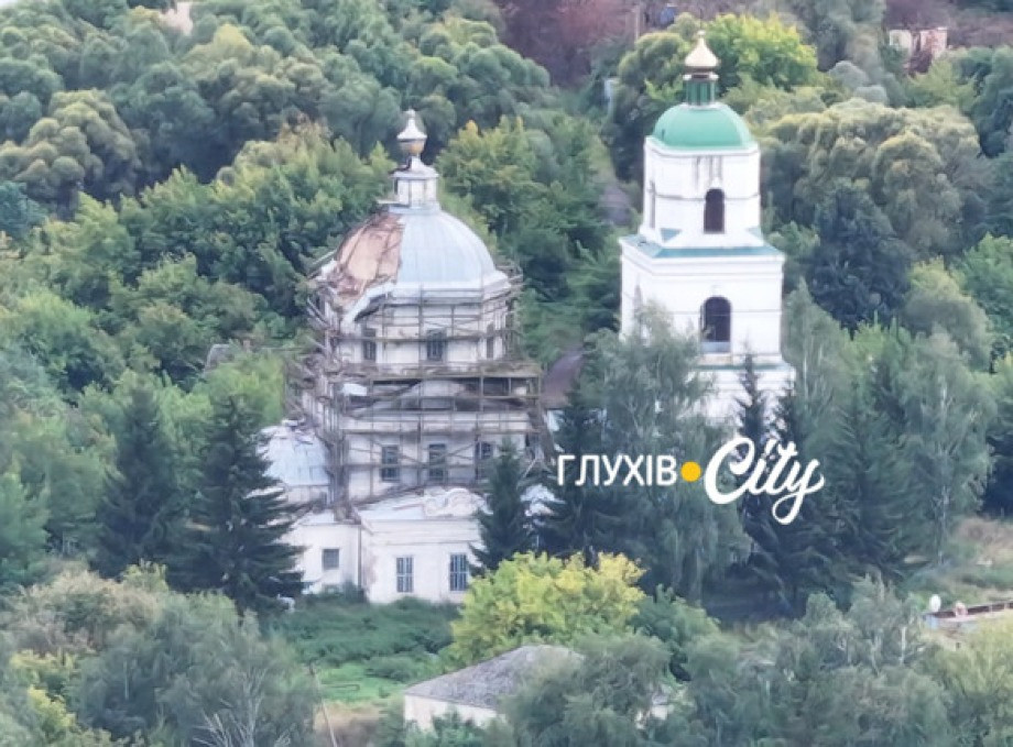 Окупанти вдарили безпілотником по старовинній церкві на Сумщині