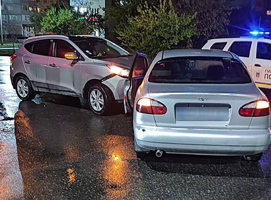 У Сумах на перехресті зіткнулися Daewoo та Hyundai: двоє водіїв госпіталізовані