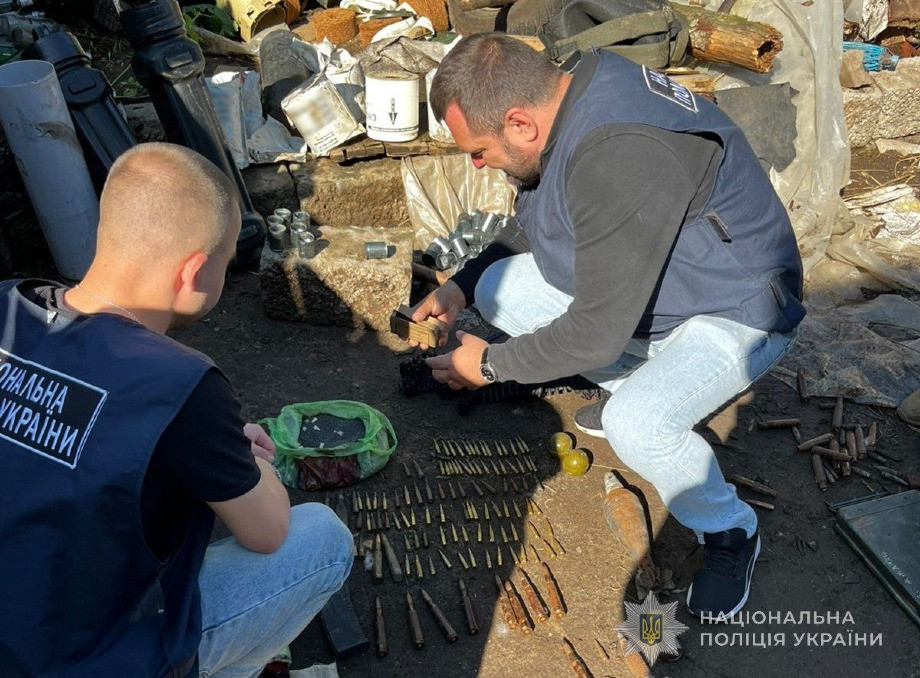 На Сумщині судитимуть чоловіка за незаконне зберігання гранат, патронів та вибухових речовин