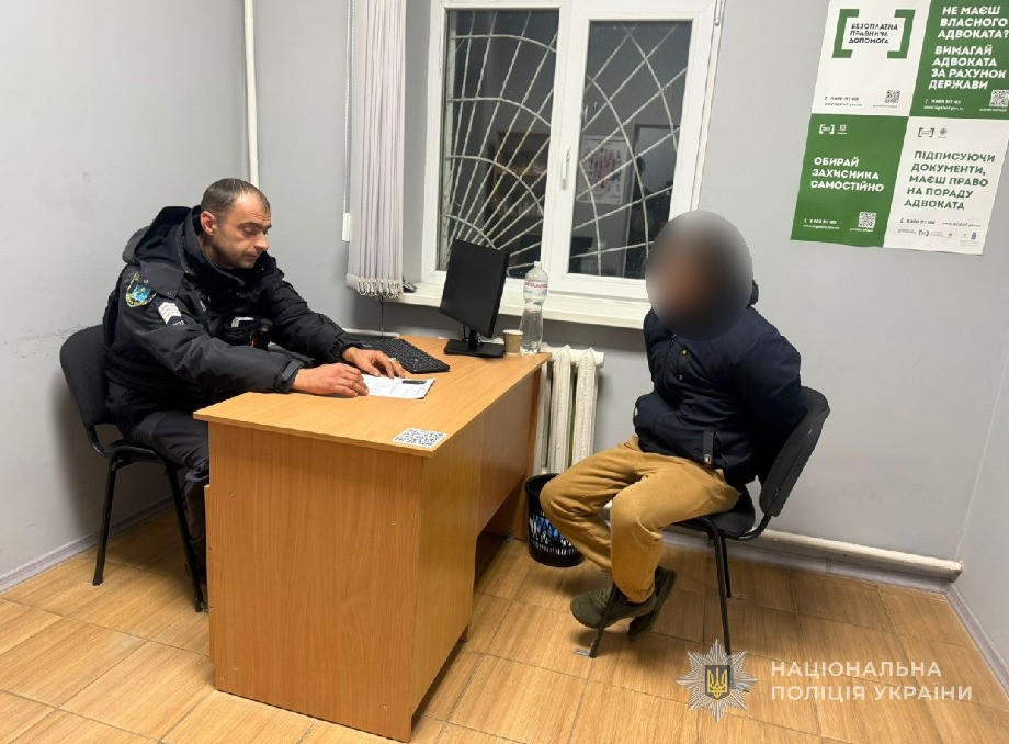 На Охтирщині поліція затримала чоловіка, який зберігав чотири гранати Ф-1