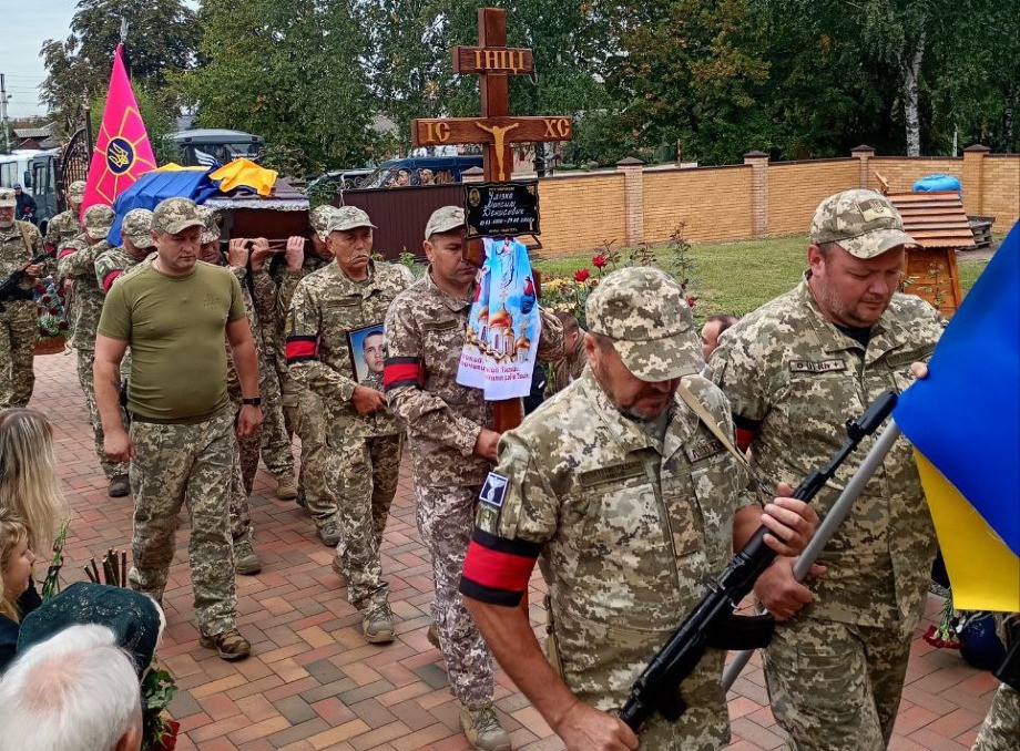 Сумська громада попрощалася із захисником Максимом Улізком