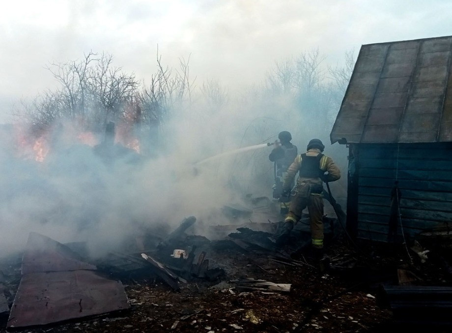 На Сумщині ворожий обстріл призвів до пожежі в прикордонному селі