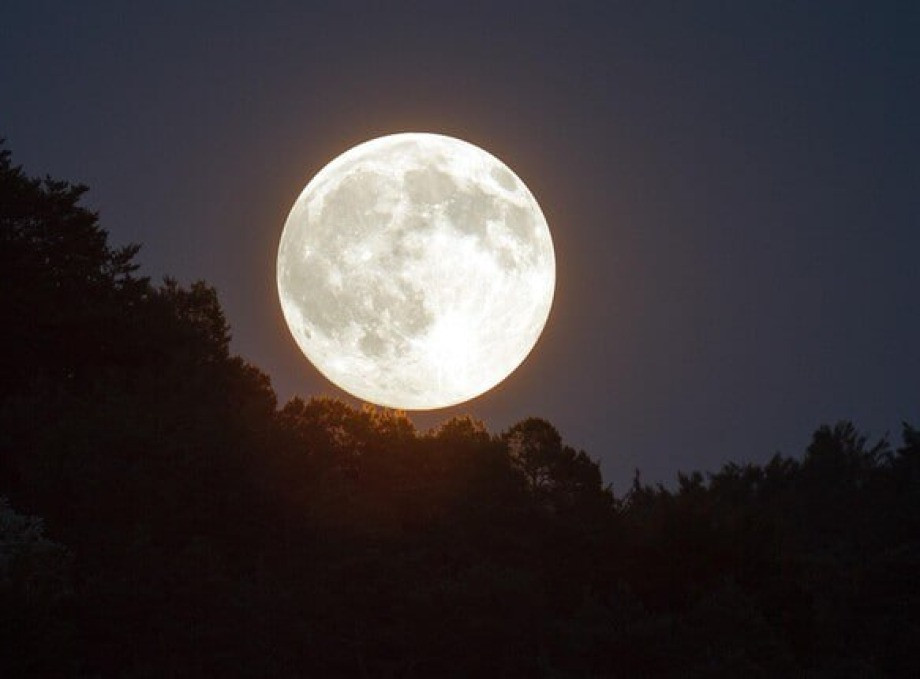 Найбільший Супермісяць за шість років зійде над Україною цього тижня