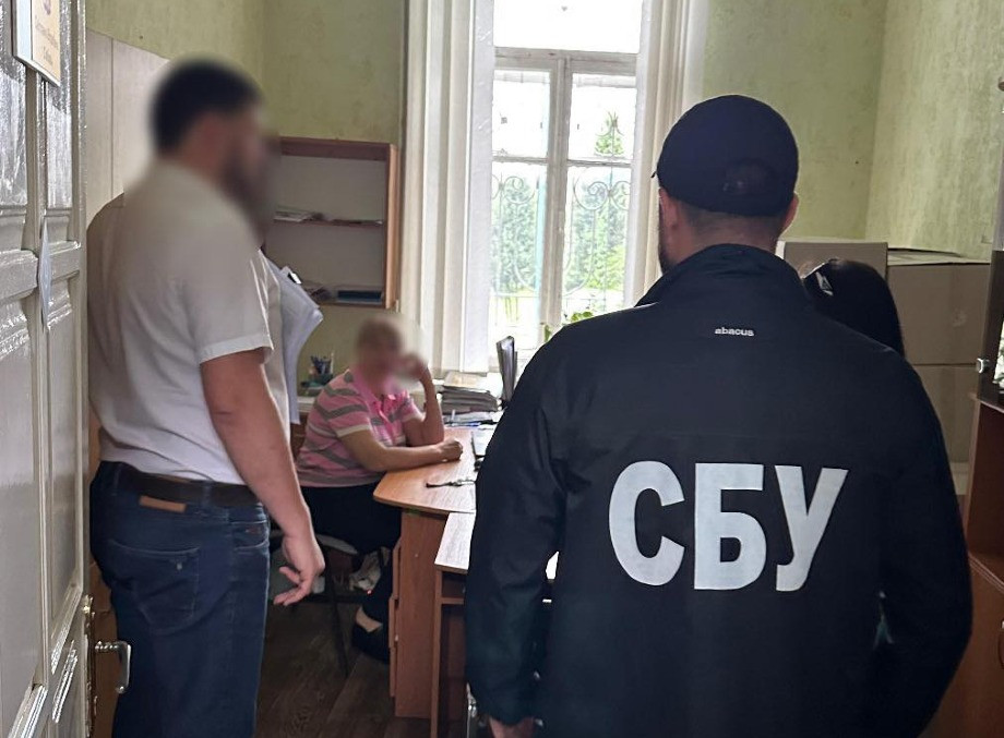 На Сумщині судитимуть посадовицю, яка закупила дрова на 2 млн грн дорожче