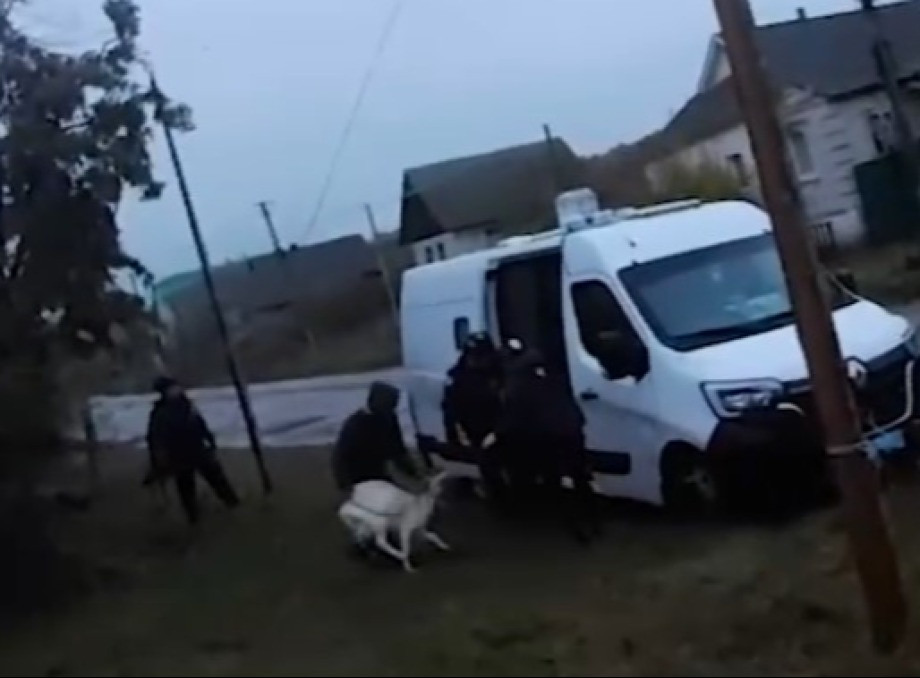 Спецпідрозділ поліції «Білий янгол» евакуював чоловіка з Юнаківської громади разом із 11 козами