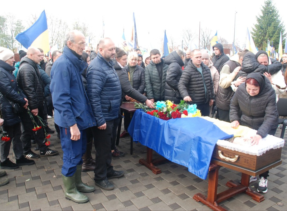 У Шостці попрощалися із загиблим захисником Владиславом Родітєлєвим