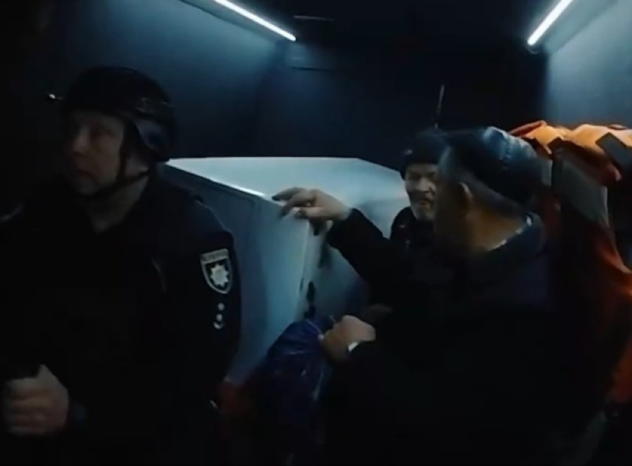 «Білий Янгол» евакуював двох чоловіків з прифронтового села Миколаївської громади на Сумщині