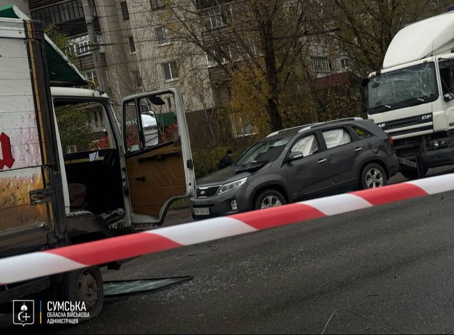 Ліквідація наслідків атаки «Італмасом» у Сумах: 12 поранених, пошкоджено 2 багатоповерхівки та 7 авто