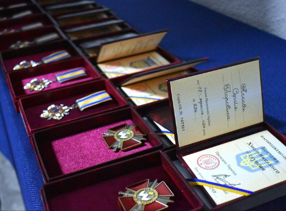 Родичам шести загиблих захисників Конотопської громади вручили державні нагороди (посмертно)