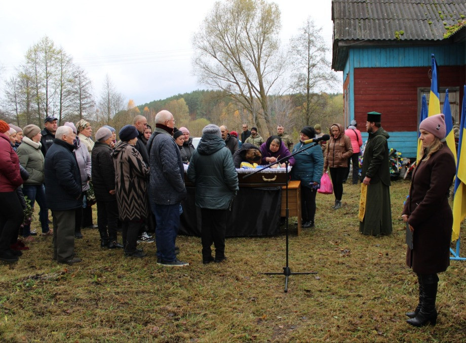 Ямпільська громада попрощалася із захисником Вадимом Савченком