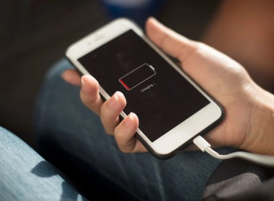 Як краще заряджати iPhone, щоб батарея довго не сідала