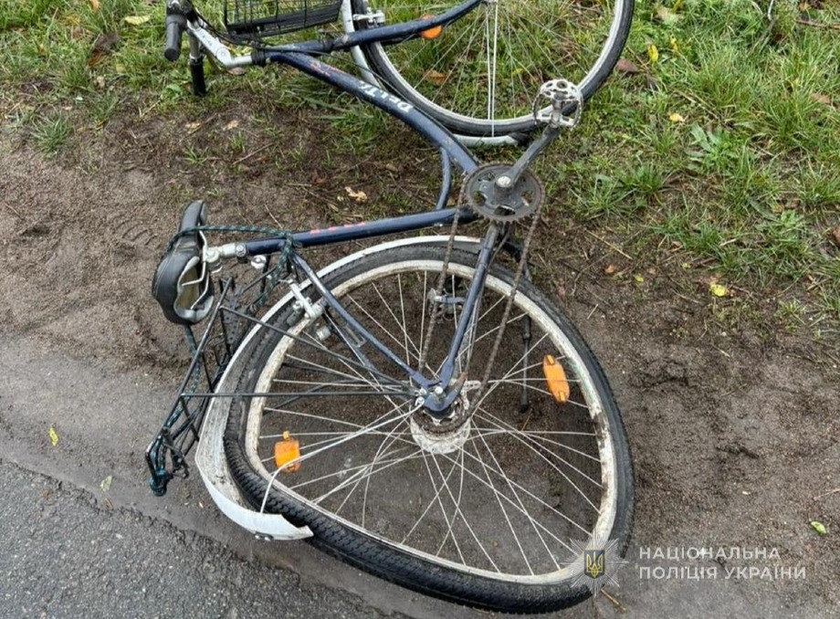 У Кролевці мікроавтобус збив 69-річну велосипедистку, жінку госпіталізували