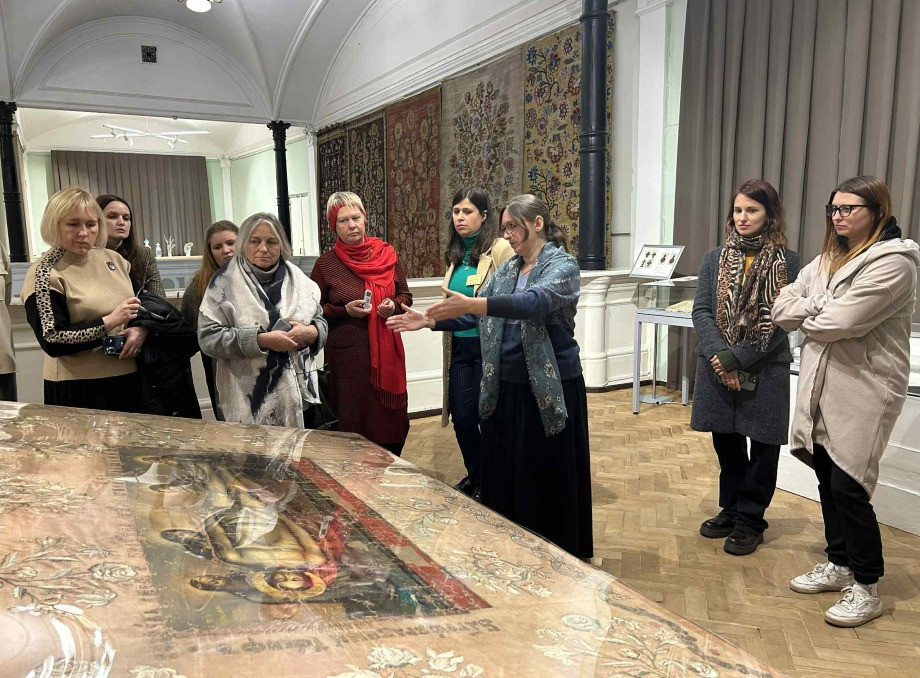 Плащаниця XVIII століття з Конотопської церкви експонується в Києві після реставрації