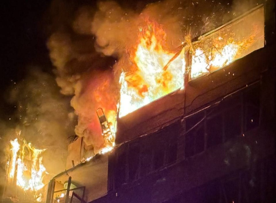 У Сумах російський «Шахед» влучив у багатоповерхівку: є поранені