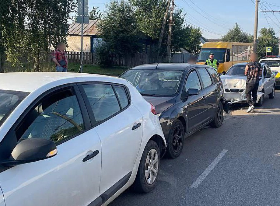 У Сумах три автівки потрапили в ДТП