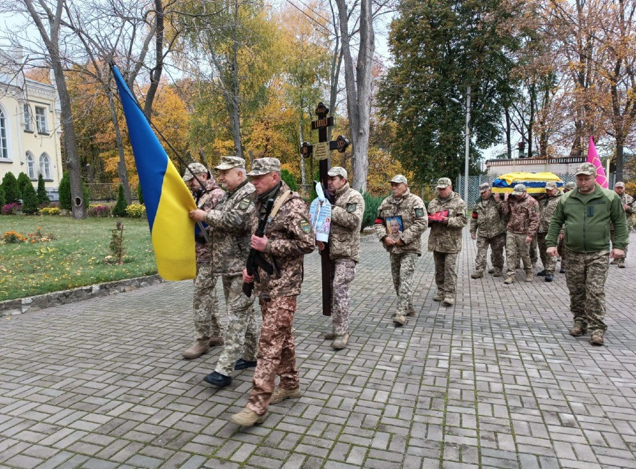 Сум’яни попрощалися із загиблим захисником Анатолієм Яременком.