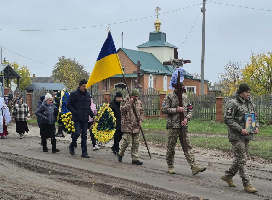 Лебединщина попрощалася із захисником Геннадієм Сасом, який загинув на Сумщині