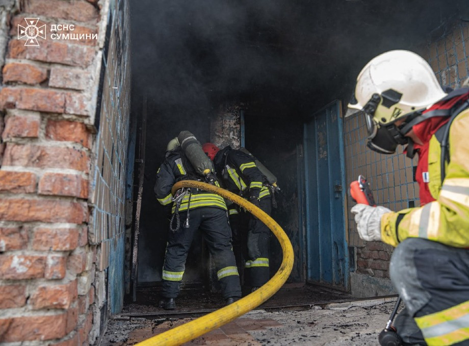 У Сумах сталася пожежа в підвалі житлового будинку