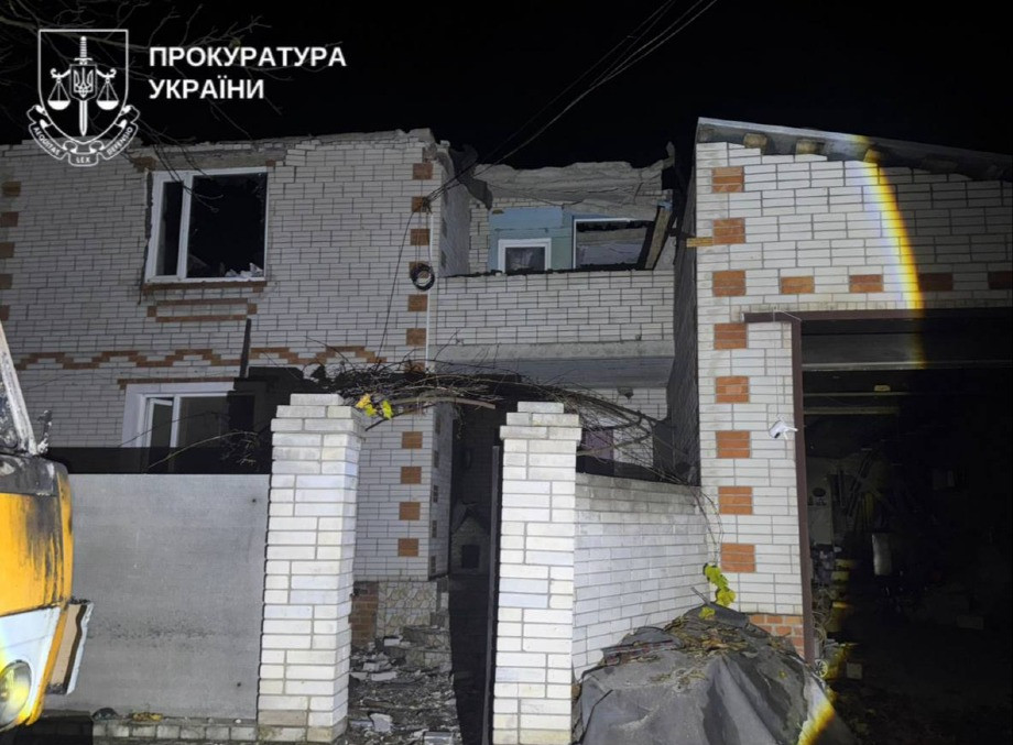 Внаслідок нічного нальоту російських БпЛА на Тростянець загинув чоловік, поранені жінки та діти