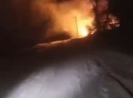 Поліцейські врятували родину з дітьми під час повторної атаки безпілотників на прикордонні (відео)