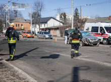 ДСНСники надавали допомогу постраждалим на місці ворожого удару в Сумах