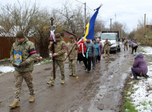 У Лебединській громаді попрощалися із захисником Леонідом Скоробагатьком