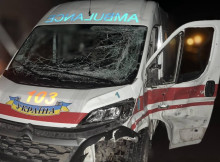 У Глухівській громаді дрон влучив у автомобіль "швидкої": постраждали троє медиків