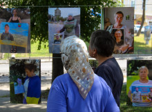 Очікування найрідніших - у Сумах відкрили фотовиставку про родини безвісти зниклих і полонених