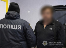 Майже 80 незаконних транзакцій: житель Роменщини таємно зняв із карток колеги 40 тисяч гривень