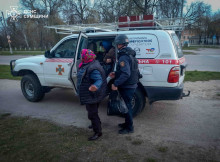 Рятувальники вивезли трьох жінок та собаку з прикордоння Сумщини