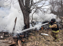 На Сумщині після влучання ворожої КАБ загорілися будинки