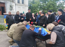 На Глухівщині провели в останню путь солдата Руслана Іващенка