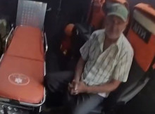 Дивом вцілів після обстрілу: на Сумщині «Білі янголи» евакуювали пенсіонера