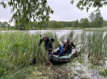 На Шосткинщині на ставку рятували підлітка на саморобному плоту