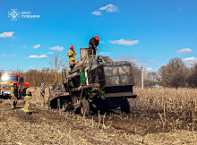 На Сумщині під час польових робіт загорівся комбайн: вогнеборці врятували 20 гектарів кукурудзи