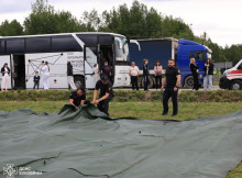 На кордоні через черги автобусів розгорнули Пункт незламності