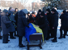 Повернувся додому через два роки: Шосткинщина провела в останню путь Максима Гармаша