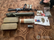 Жителя Сумщини судитимуть за зберігання автомата, гранат, набоїв та наркотиків