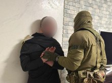 Поліція викрила групу вимагачів, які тероризували мешканця Сум