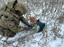 Небезпечна знахідка у полі: поліцейські знешкодили бойову частину збитого безпілотника