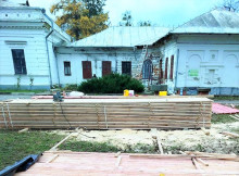 Відновлення спадщини: у Тростянці розпочався протиаварійний ремонт даху Музейно-виставкового центру