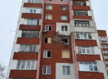 Наслідки ранкової атаки на Суми: у пошкодженій багатоповерхівці закрили тепловий контур