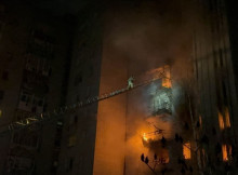 Рятувальники показали, як гасили пожежу після влучання «шахеда» у 9-поверхівку в Охтирці (фото, відео)