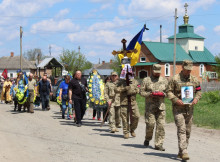 У Лебединській громаді попрощалися із загиблим захисником Євгенієм Гапоновим