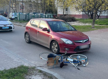 На проспекті Свободи Hyundai збив велосипедиста